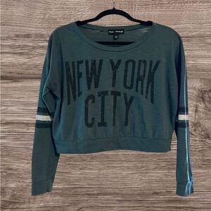 Mason & MacKenzie Green and Black Cropped Graphic top